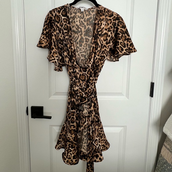 BB Dakota Wild Card Leopard Satin Wrap Dress - Small - Picture 2 of 7
